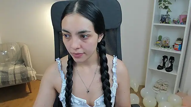  BellaEvans  online show from 05-09-26, 04:50