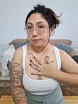 Snapshot of Mia_Ruiz chatting on 09-28-25, 08:58 Mia Ruiz online show from 09-28-25, 08:58