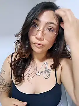 Snapshot of Mia_Ruiz chatting on 11-12-25, 03:07 Mia Ruiz online show from 11-12-25, 03:07