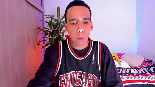 aldrinwhite online show from 05-07-26, 06:02