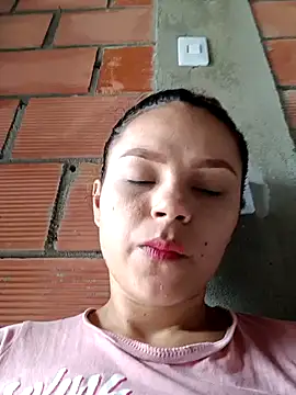 Snapshot of Mommy-Hot chatting on 02-09-25, 06:37 Mommy-Hot online show from 02-09-25, 06:37