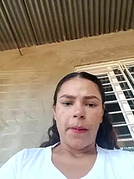 Snapshot of Mommy-Hot chatting on 02-21-25, 01:44 Mommy-Hot online show from 02-21-25, 01:44