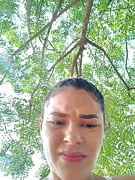 Snapshot of Mommy-Hot chatting on 03-01-25, 02:13 Mommy-Hot online show from 03-01-25, 02:13