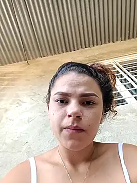 Snapshot of Mommy-Hot chatting on 03-09-25, 02:21 Mommy-Hot online show from 03-09-25, 02:21