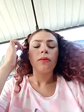 Snapshot of Mommy-Hot chatting on 09-15-25, 01:22 Mommy-Hot online show from 09-15-25, 01:22