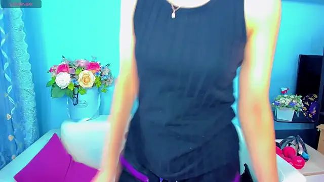 LindaaLu online show from 05-18-26, 04:51