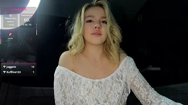 Anna Robinson online show from 09-29-25, 01:33