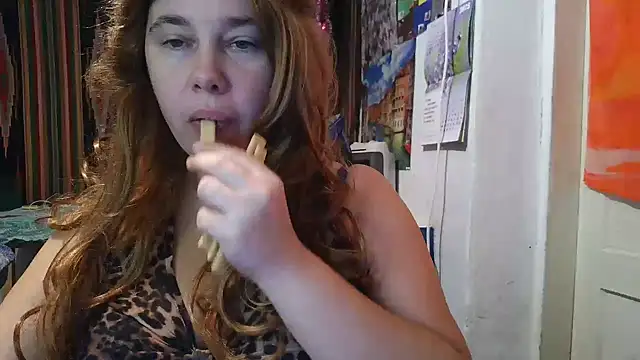 Snapshot of Cora_Maro chatting on 09-22-25, 09:55 Cora Maro online show from 09-22-25, 09:55