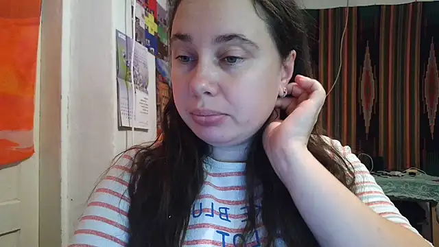 Snapshot of Cora_Maro chatting on 10-17-25, 12:58 Cora Maro online show from 10-17-25, 12:58