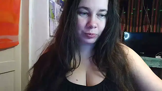 Snapshot of Cora_Maro chatting on 10-31-25, 06:47 Cora Maro online show from 10-31-25, 06:47