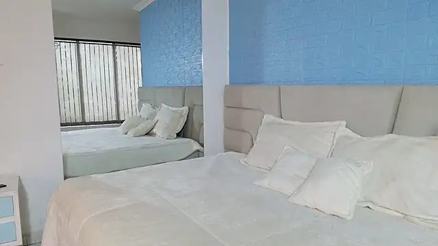 Zoe Benson online show from 09-30-25, 01:49