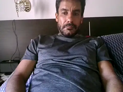 elkike1980 online show from 05-18-26, 09:31