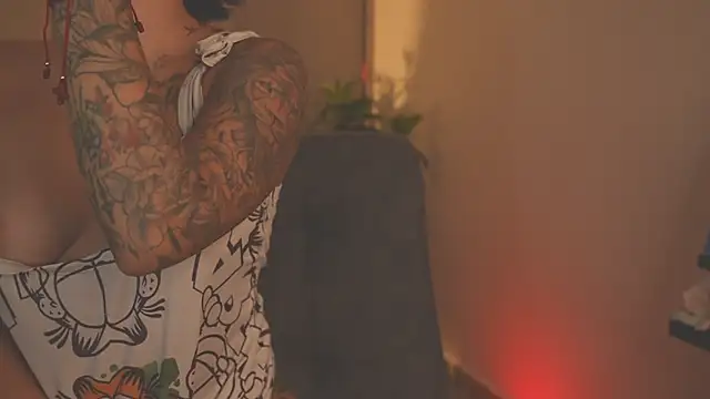 LorenRosse online show from 11-25-25, 12:21