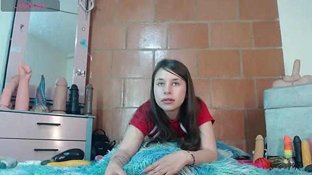 Snapshot of RubyEmerald chatting on 02-13-26, 12:01 RubyEmerald online show from 02-13-26, 12:01