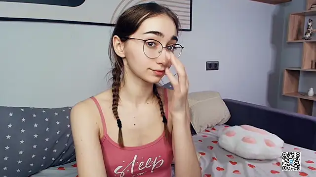 PollyBeev online show from 10-19-25, 07:36