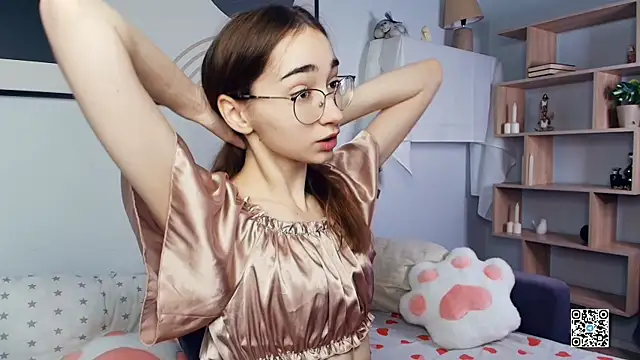 PollyBeev online show from 10-24-25, 07:27