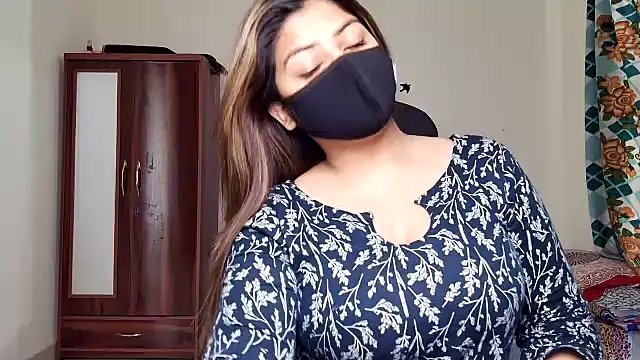 Hoty-Shivangi online show from 03-14-26, 10:32