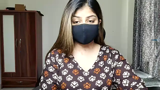 Snapshot of Hoty-Shivangi chatting on 05-16-26, 10:36 Hoty-Shivangi online show from 05-16-26, 10:36