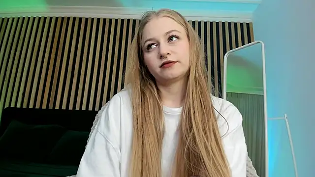 MiaMews online show from 03-18-25, 07:42