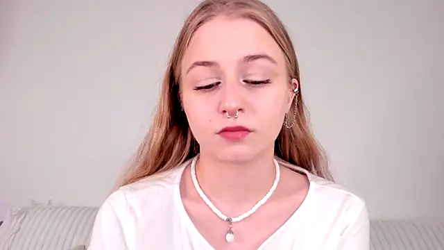 MiaMews online show from 02-14-26, 07:21