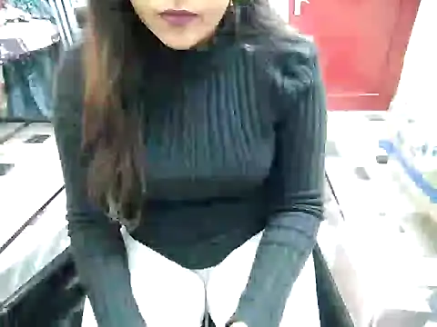 Snapshot of aarushi_sharmaa chatting on 01-23-25, 04:59 aarushi sharmaa online show from 01-23-25, 04:59