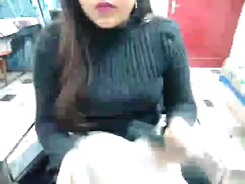 Snapshot of aarushi_sharmaa chatting on 02-08-25, 01:01 aarushi sharmaa online show from 02-08-25, 01:01