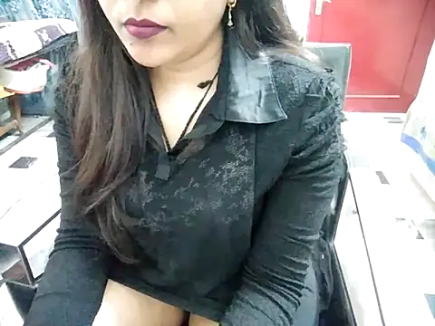 Snapshot of aarushi_sharmaa chatting on 02-12-25, 03:38 aarushi sharmaa online show from 02-12-25, 03:38
