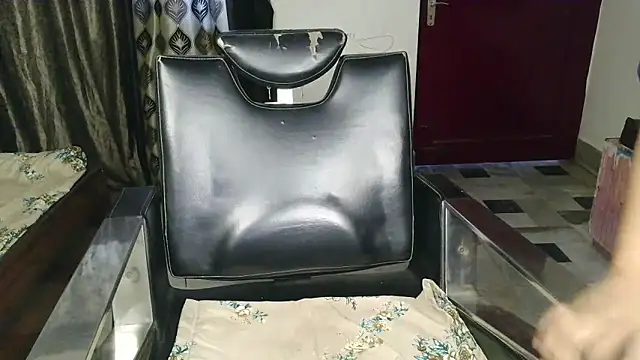 Snapshot of aarushi_sharmaa chatting on 10-15-25, 05:07 aarushi sharmaa online show from 10-15-25, 05:07