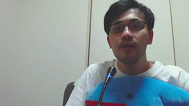 Snapshot of ryusei18570 chatting on 09-10-25, 01:55 ryusei18570 online show from 09-10-25, 01:55