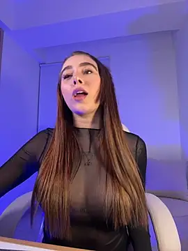 Snapshot of Lanataylor- chatting on 09-10-25, 01:27 Lanataylor- online show from 09-10-25, 01:27