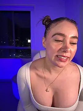 Snapshot of Lanataylor- chatting on 10-04-25, 01:25 Lanataylor- online show from 10-04-25, 01:25