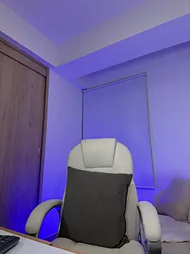 Snapshot of Lanataylor- chatting on 10-25-25, 12:29 Lanataylor- online show from 10-25-25, 12:29