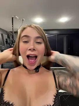 Lanataylor- online show from 05-10-26, 12:05