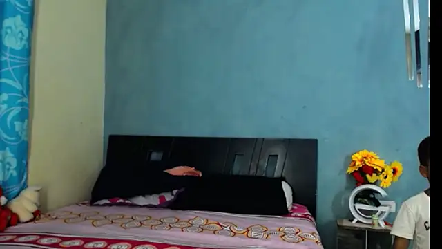 Madison  12 online show from 03-04-25, 03:22