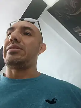 Snapshot of exmilitary chatting on 01-27-25, 09:00 exmilitary online show from 01-27-25, 09:00