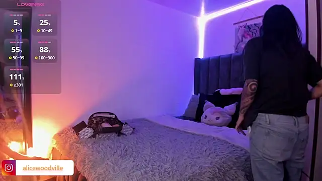 Snapshot of Alice_woodville chatting on 02-12-25, 12:58 Alice woodville online show from 02-12-25, 12:58