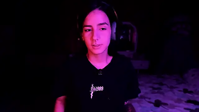 Snapshot of Alice_woodville chatting on 11-03-25, 05:09 Alice woodville online show from 11-03-25, 05:09