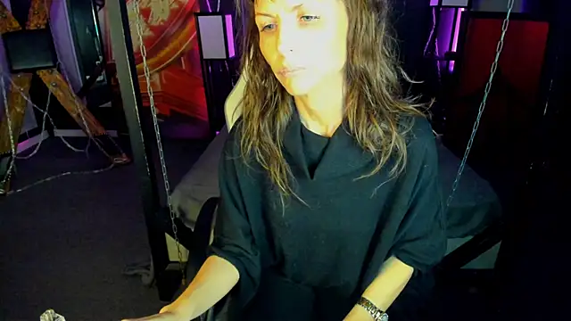 Snapshot of Elizabe_th chatting on 01-19-25, 08:51 Elizabe th online show from 01-19-25, 08:51