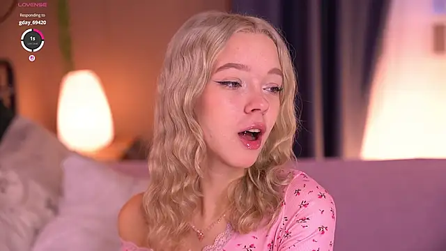 Snapshot of _AlinaBailey chatting on 10-14-25, 10:49 AlinaBailey online show from 10-14-25, 10:49