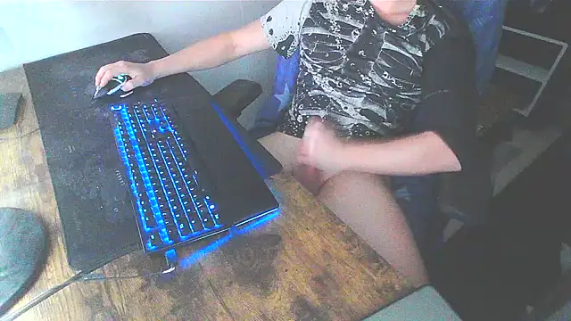 Snapshot of WouldLovetoFuckYou666 chatting on 12-08-24, 05:11 WouldLovetoFuckYou666 online show from 12-08-24, 05:11