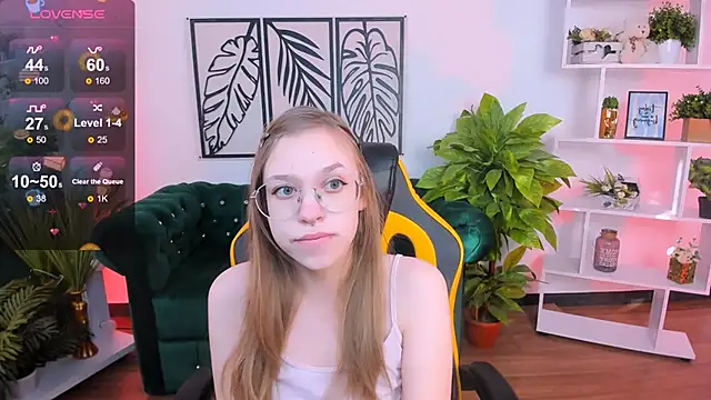 LayriantaVee online show from 02-23-25, 07:00