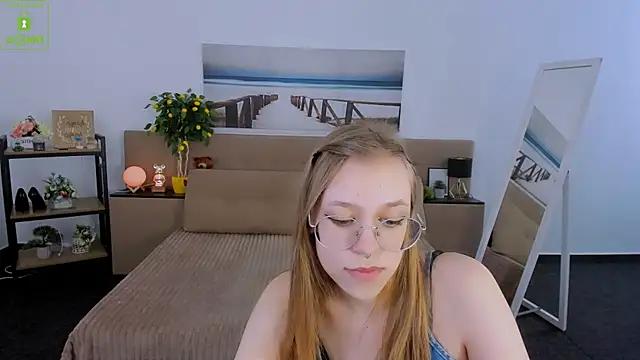 LayriantaVee online show from 03-06-25, 01:14