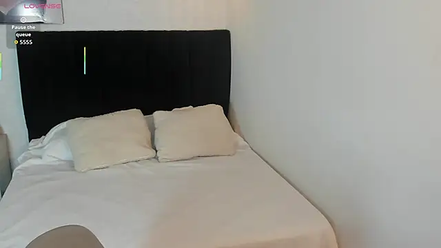 Snapshot of Scarlett__bell chatting on 09-15-25, 01:22 Scarlett bell online show from 09-15-25, 01:22