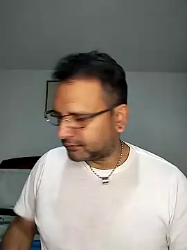 RogueTraveler online show from 02-02-25, 02:17