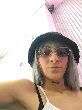 Dani pegin online show from 10-25-25, 02:02