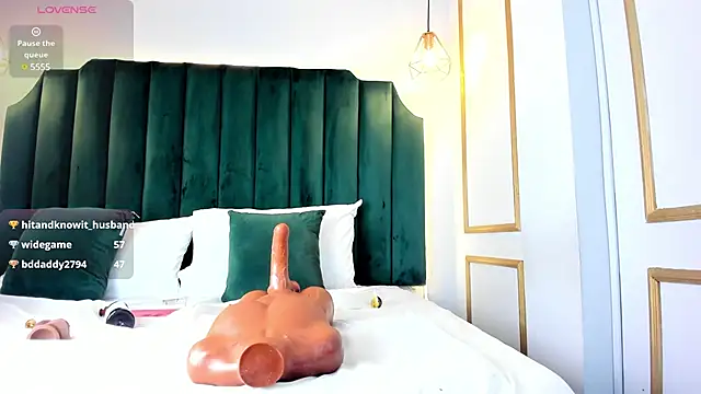 HannaPaola online show from 01-11-25, 07:06