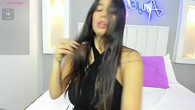 HannaPaola online show from 02-25-25, 10:39