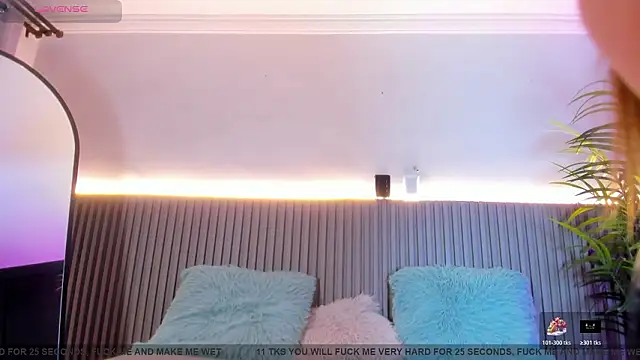 Snapshot of valentina_lux chatting on 03-03-26, 07:09 valentina lux online show from 03-03-26, 07:09