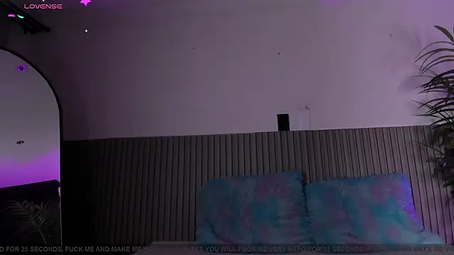 Snapshot of valentina_lux chatting on 03-13-26, 07:31 valentina lux online show from 03-13-26, 07:31