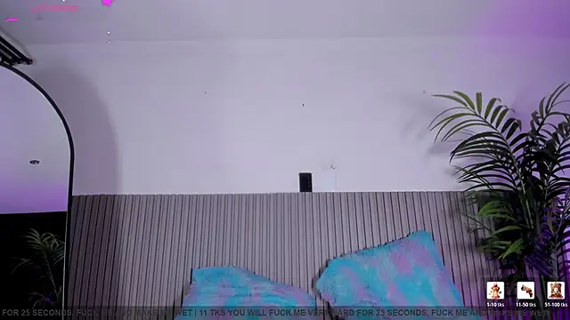 Snapshot of valentina_lux chatting on 03-17-26, 07:17 valentina lux online show from 03-17-26, 07:17